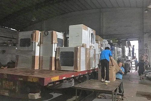 整理清单备好料,风雨无阻装车忙 河南医疗器械净化车间工程材料顺利出发